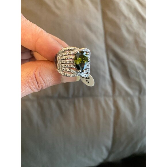 NWT Silver Cubic Zirconia and Peridot Ring Size 9 - Picture 9 of 11